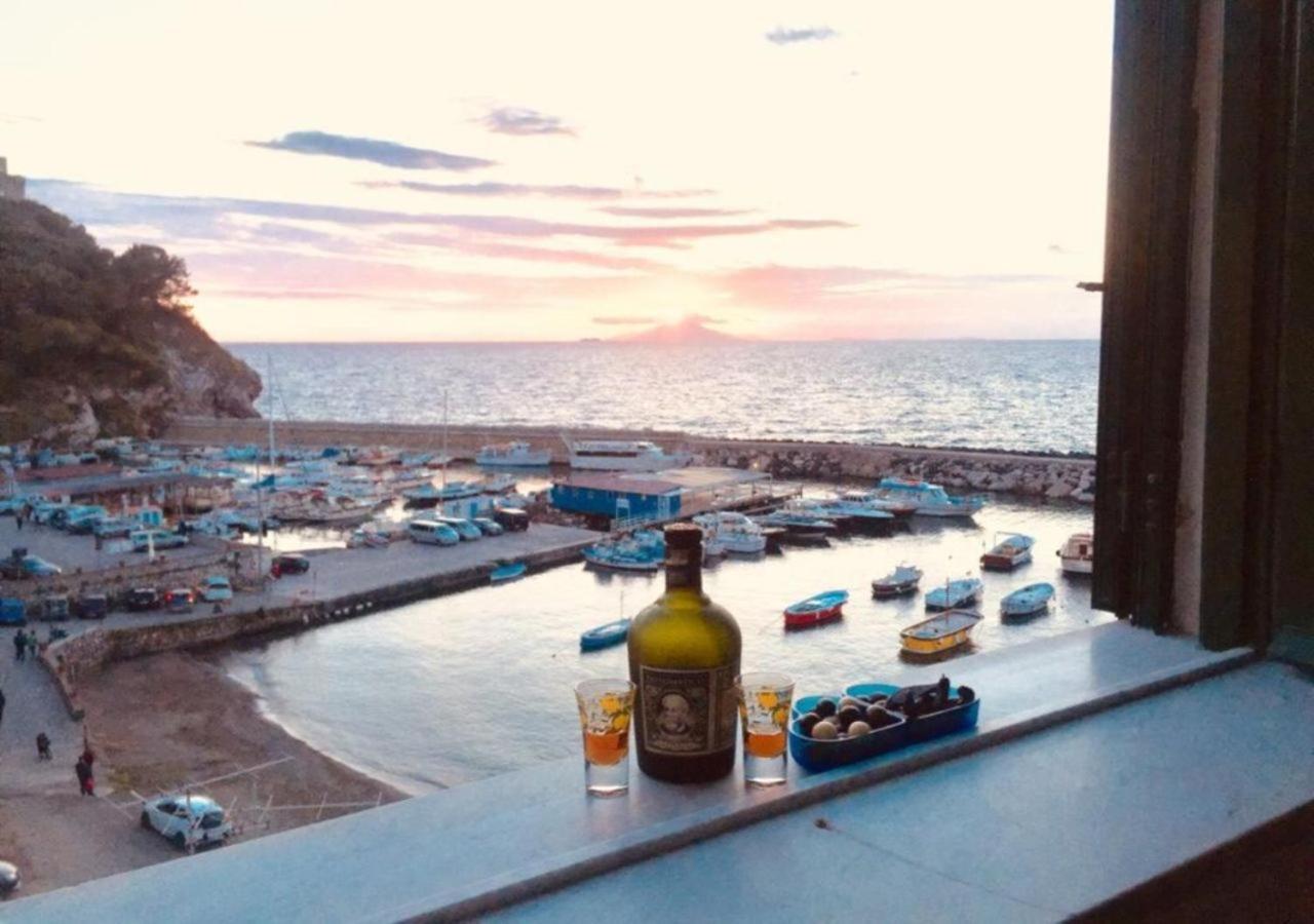 Apartament Relais Del Mare Con Terrazza Fronte Mare Free Parking Massa Lubrense Zewnętrze zdjęcie