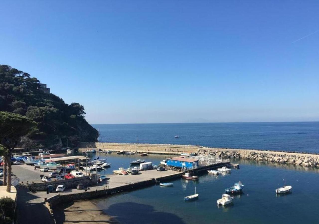 Apartament Relais Del Mare Con Terrazza Fronte Mare Free Parking Massa Lubrense Zewnętrze zdjęcie