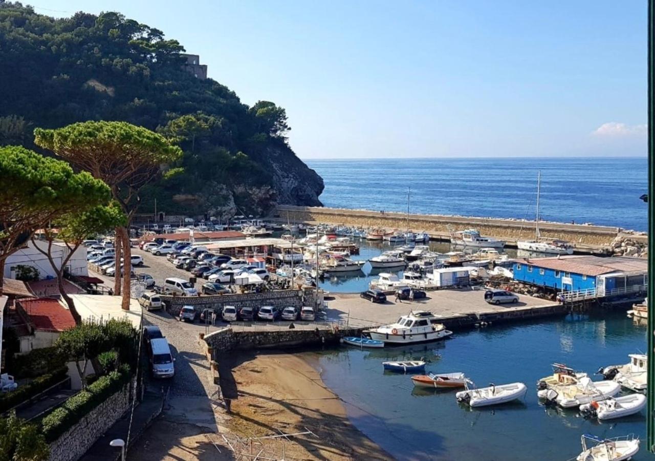 Apartament Relais Del Mare Con Terrazza Fronte Mare Free Parking Massa Lubrense Zewnętrze zdjęcie