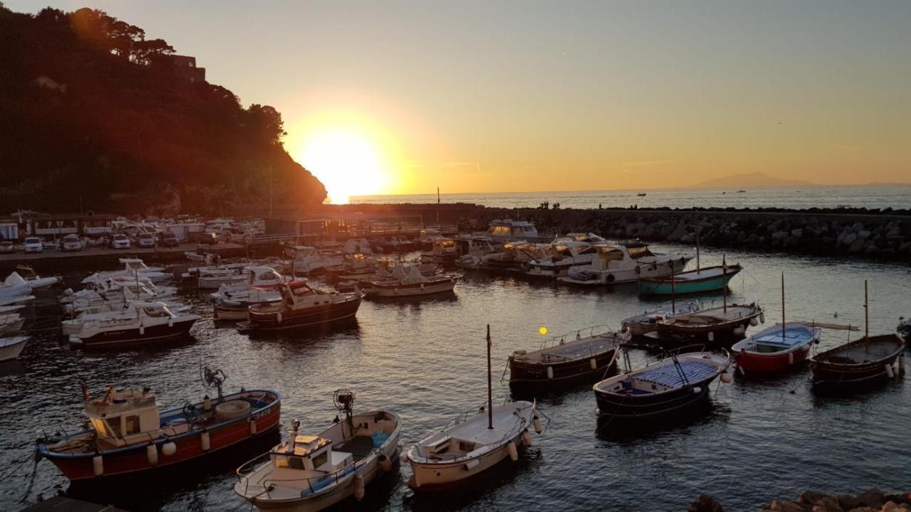 Apartament Relais Del Mare Con Terrazza Fronte Mare Free Parking Massa Lubrense Zewnętrze zdjęcie