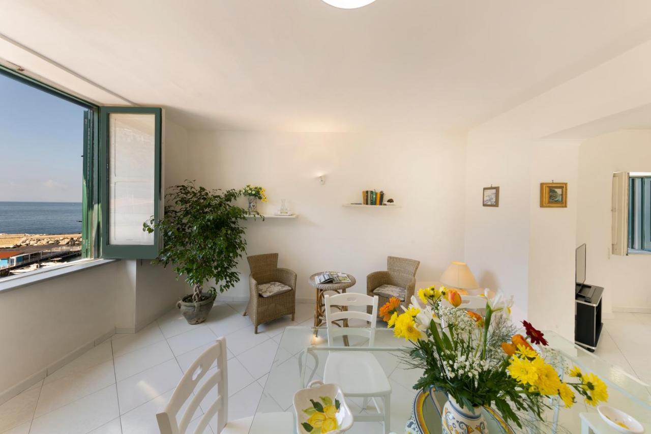 Apartament Relais Del Mare Con Terrazza Fronte Mare Free Parking Massa Lubrense Zewnętrze zdjęcie