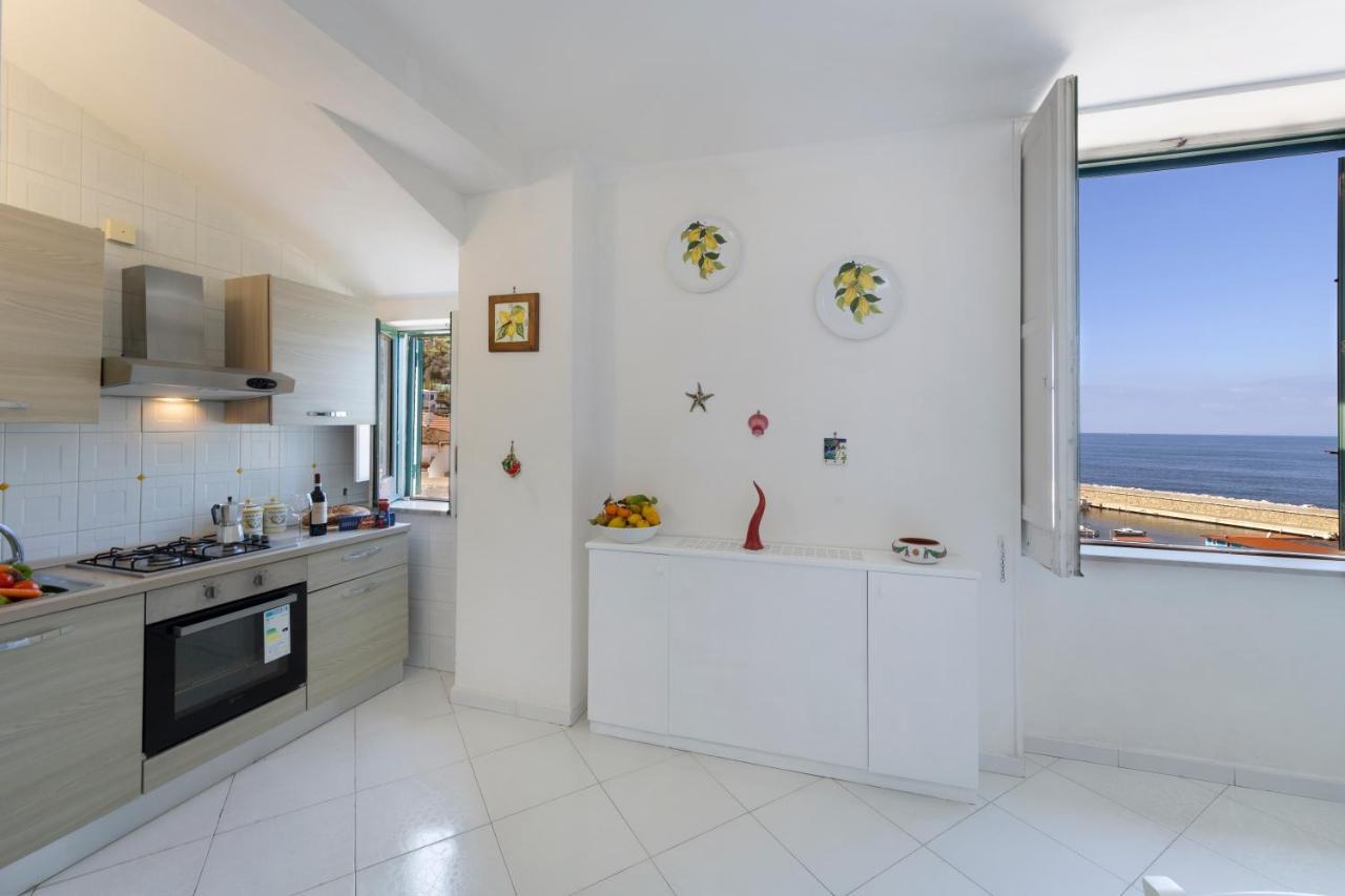 Apartament Relais Del Mare Con Terrazza Fronte Mare Free Parking Massa Lubrense Zewnętrze zdjęcie