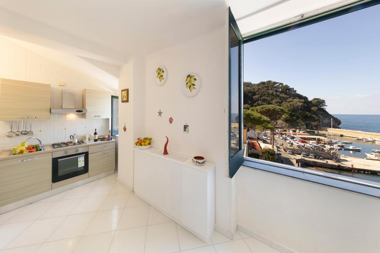 Apartament Relais Del Mare Con Terrazza Fronte Mare Free Parking Massa Lubrense Zewnętrze zdjęcie