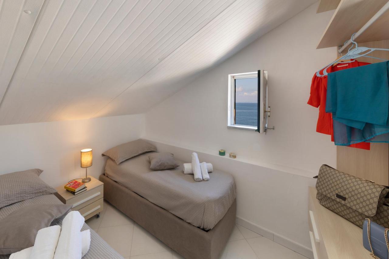 Apartament Relais Del Mare Con Terrazza Fronte Mare Free Parking Massa Lubrense Zewnętrze zdjęcie