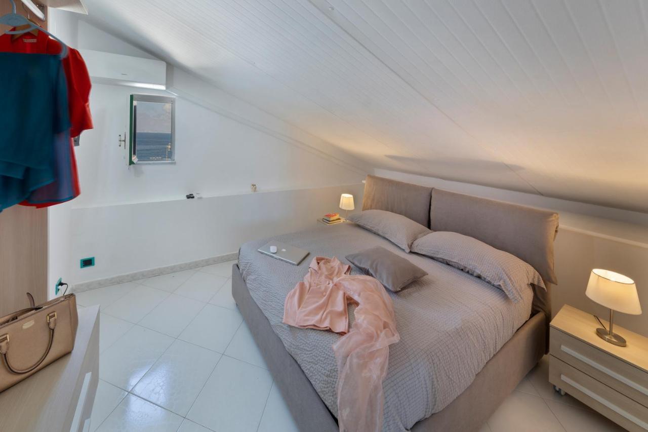 Apartament Relais Del Mare Con Terrazza Fronte Mare Free Parking Massa Lubrense Zewnętrze zdjęcie