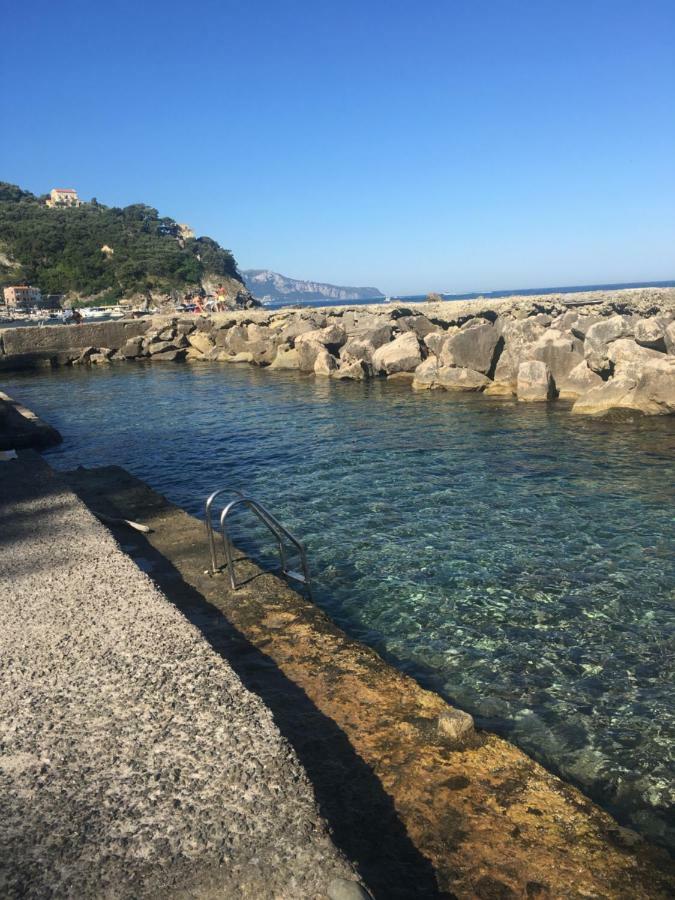 Apartament Relais Del Mare Con Terrazza Fronte Mare Free Parking Massa Lubrense Zewnętrze zdjęcie