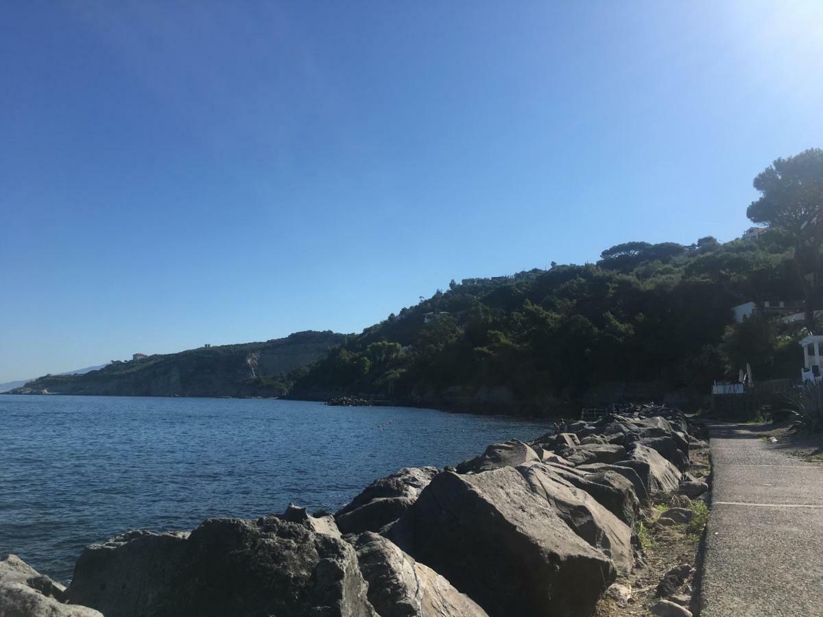 Apartament Relais Del Mare Con Terrazza Fronte Mare Free Parking Massa Lubrense Zewnętrze zdjęcie