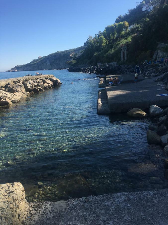 Apartament Relais Del Mare Con Terrazza Fronte Mare Free Parking Massa Lubrense Zewnętrze zdjęcie
